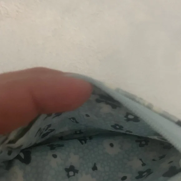 Vera Bradley Floral Card Holder Blue Cream - Picture 6 of 6